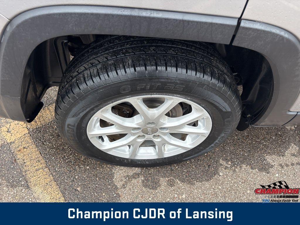 used 2018 Jeep Cherokee car, priced at $10,954