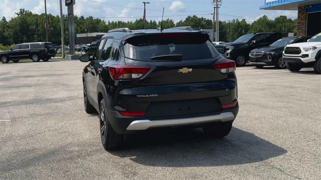 new 2025 Chevrolet TrailBlazer car, priced at $28,805