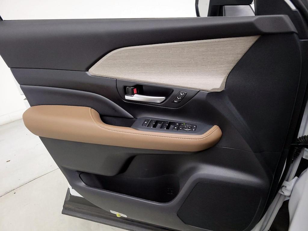 used 2025 Toyota Grand Highlander car, priced at $59,998