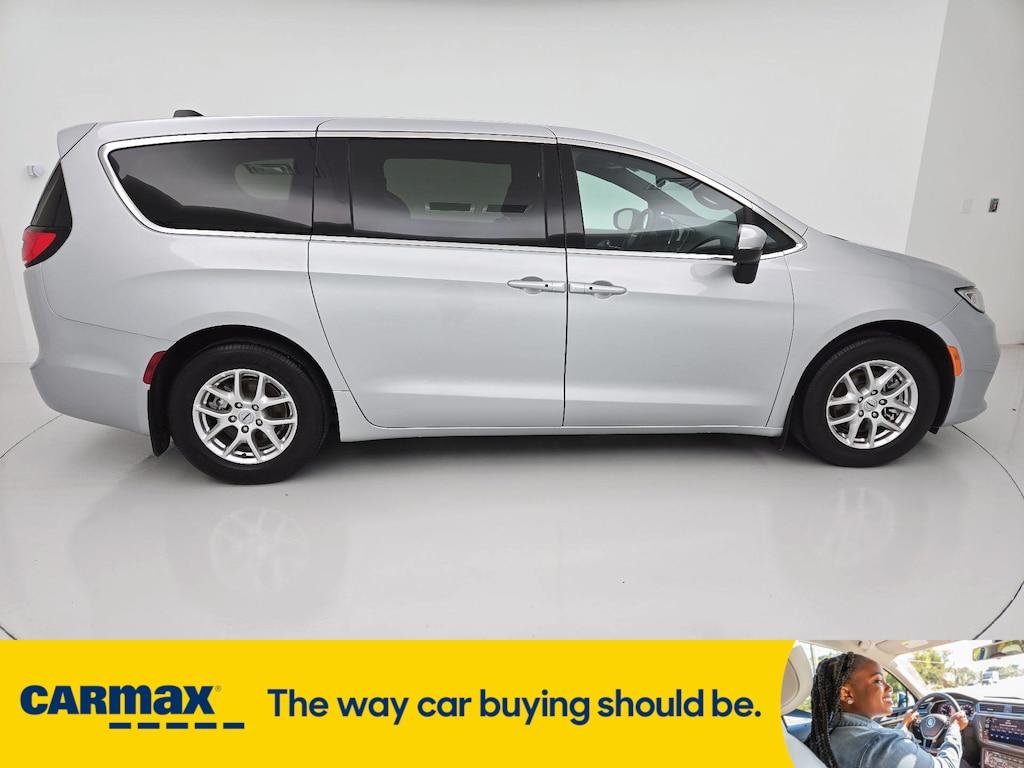 used 2023 Chrysler Pacifica car, priced at $30,998