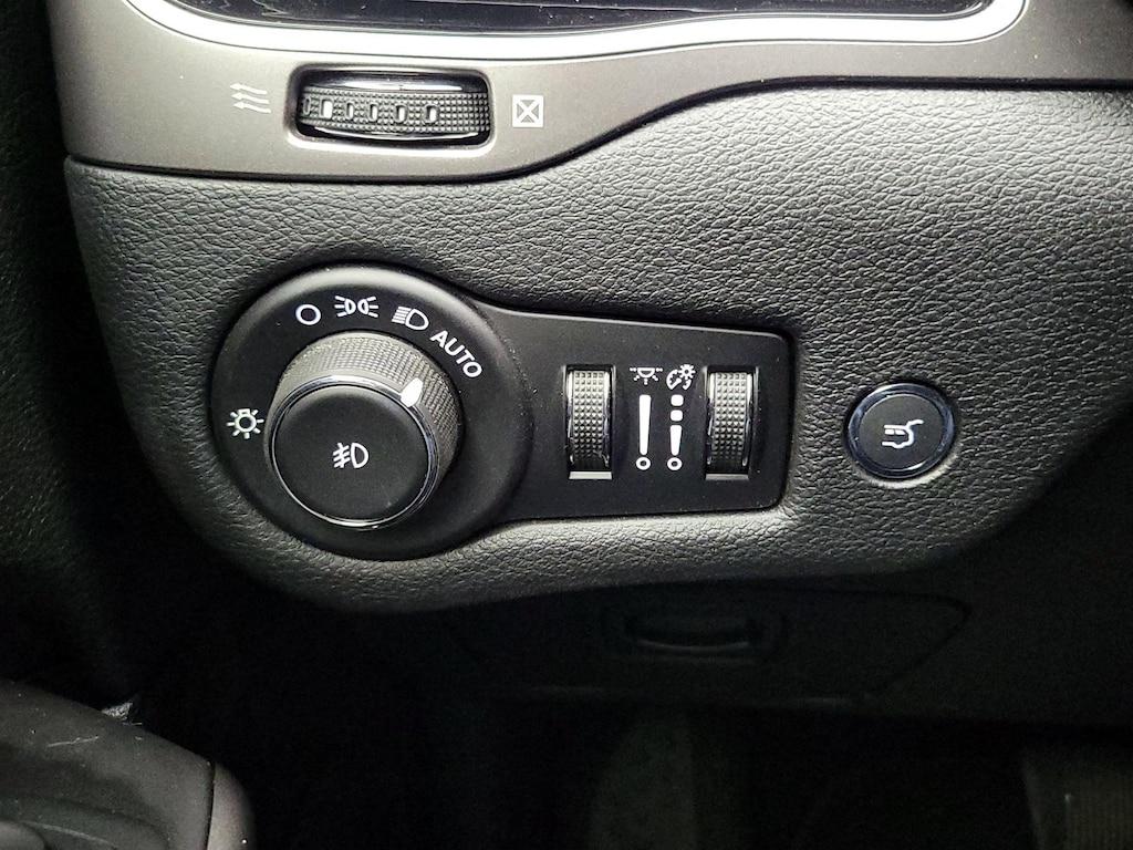 used 2020 Jeep Cherokee car, priced at $23,998