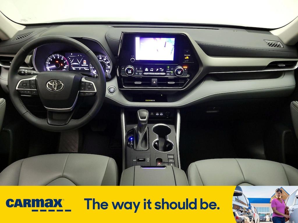 used 2023 Toyota Highlander car, priced at $40,998