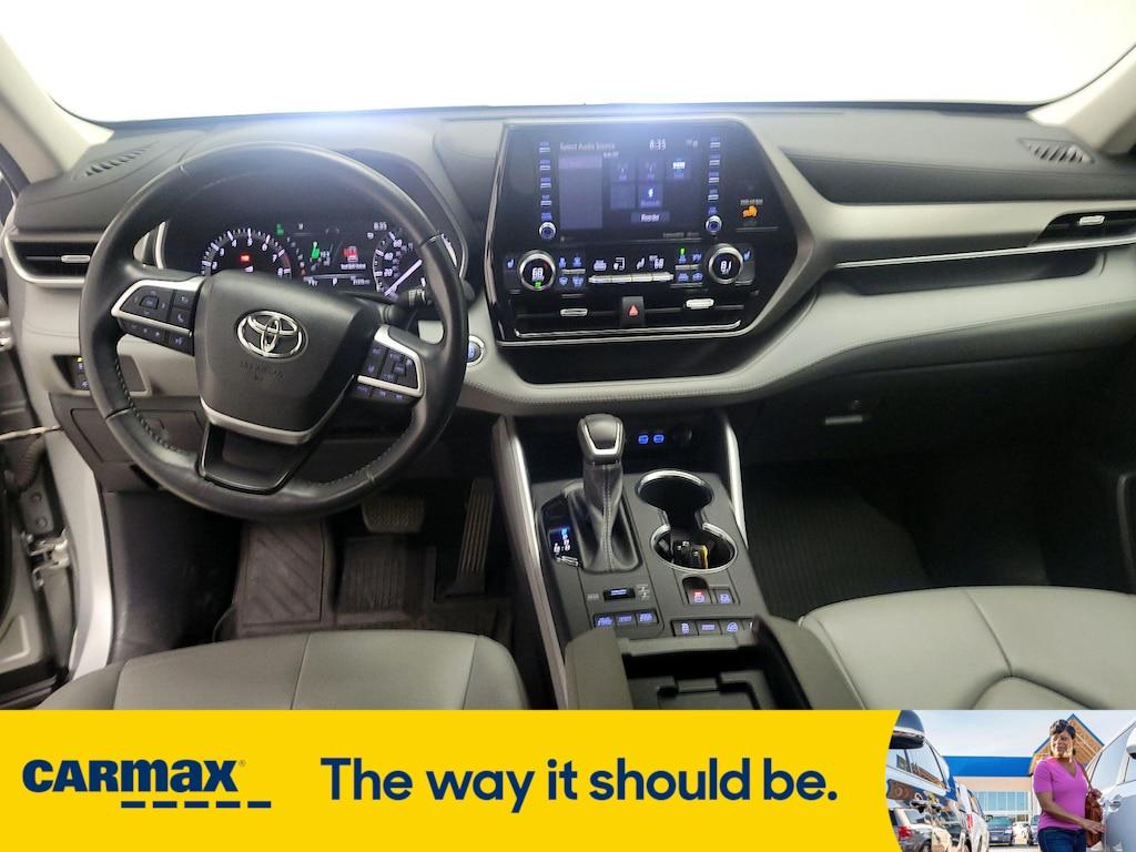 used 2022 Toyota Highlander car, priced at $38,998