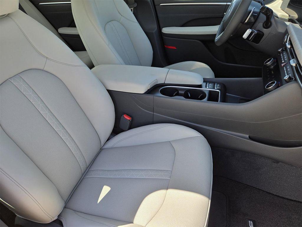 new 2025 Hyundai Sonata Hybrid car, priced at $34,990