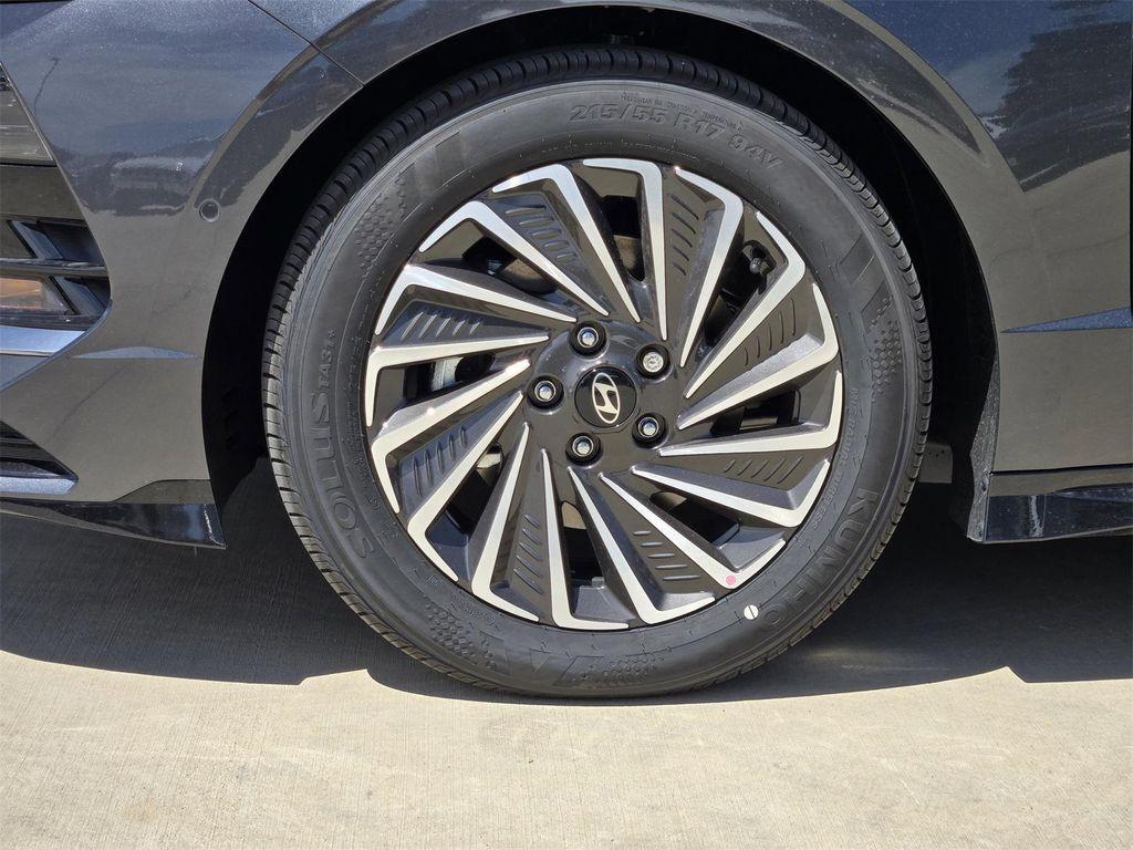 new 2025 Hyundai Sonata Hybrid car, priced at $34,990