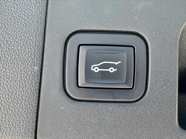 used 2017 Cadillac XT5 car, priced at $17,999