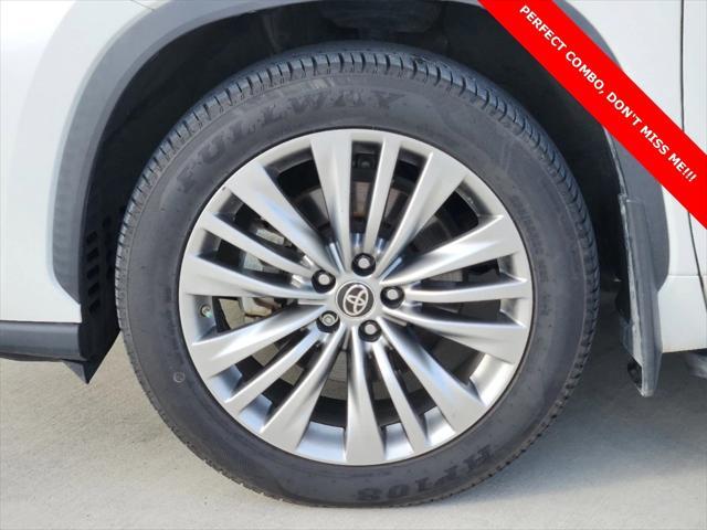 used 2021 Toyota Highlander Hybrid car, priced at $33,998