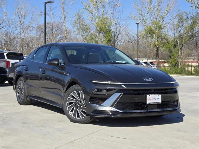 new 2025 Hyundai Sonata Hybrid car, priced at $38,495