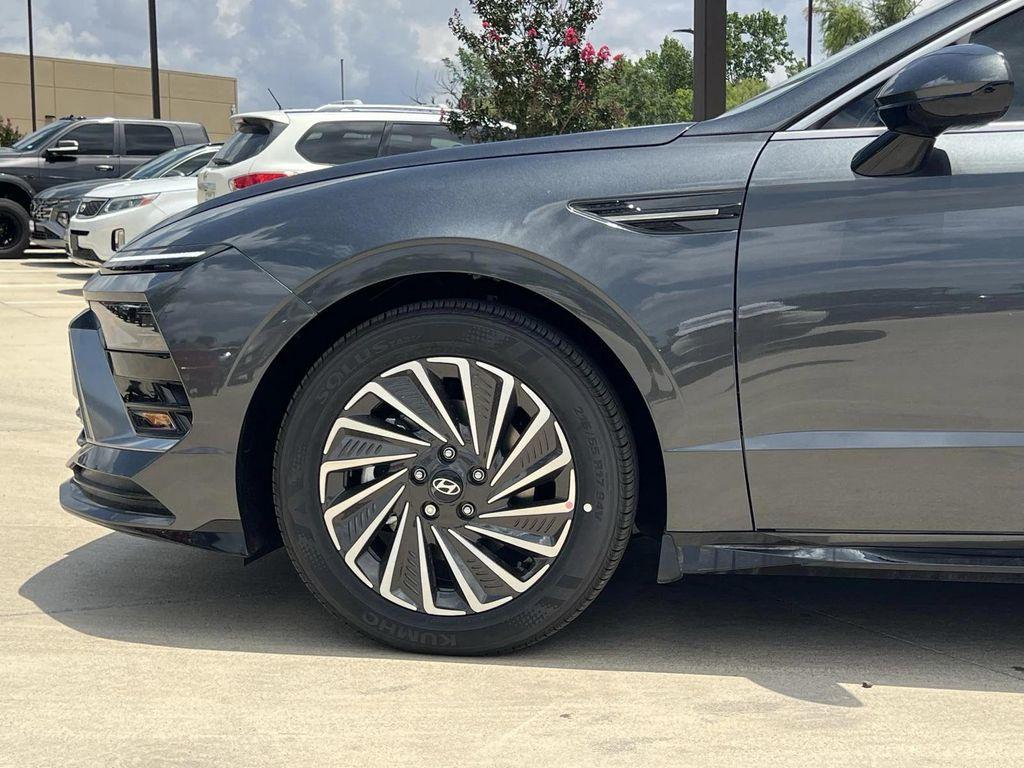 new 2025 Hyundai Sonata Hybrid car, priced at $28,807