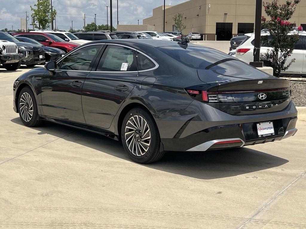 new 2025 Hyundai Sonata Hybrid car, priced at $28,807
