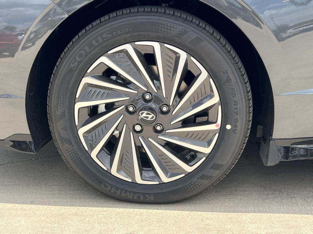 new 2025 Hyundai Sonata Hybrid car, priced at $28,807