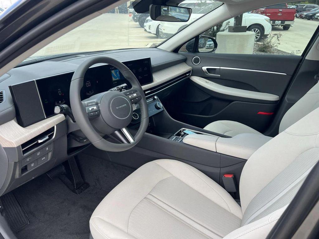 new 2025 Hyundai Sonata Hybrid car, priced at $28,807