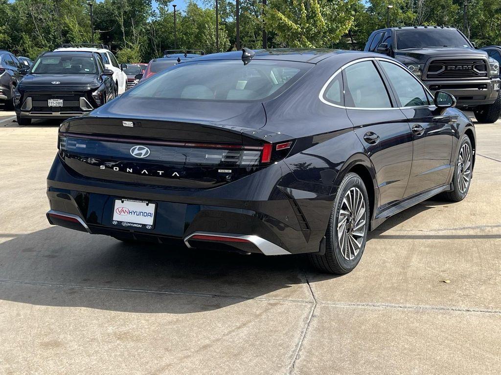 new 2025 Hyundai Sonata Hybrid car, priced at $35,360