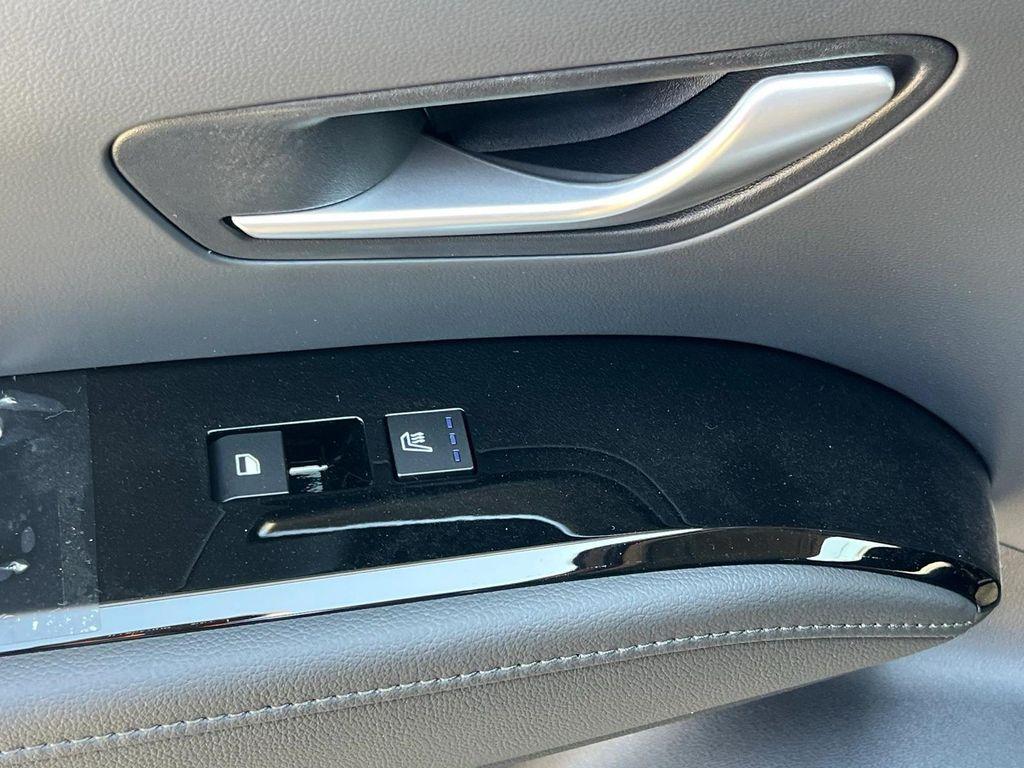 new 2025 Hyundai TUCSON Hybrid car, priced at $40,114