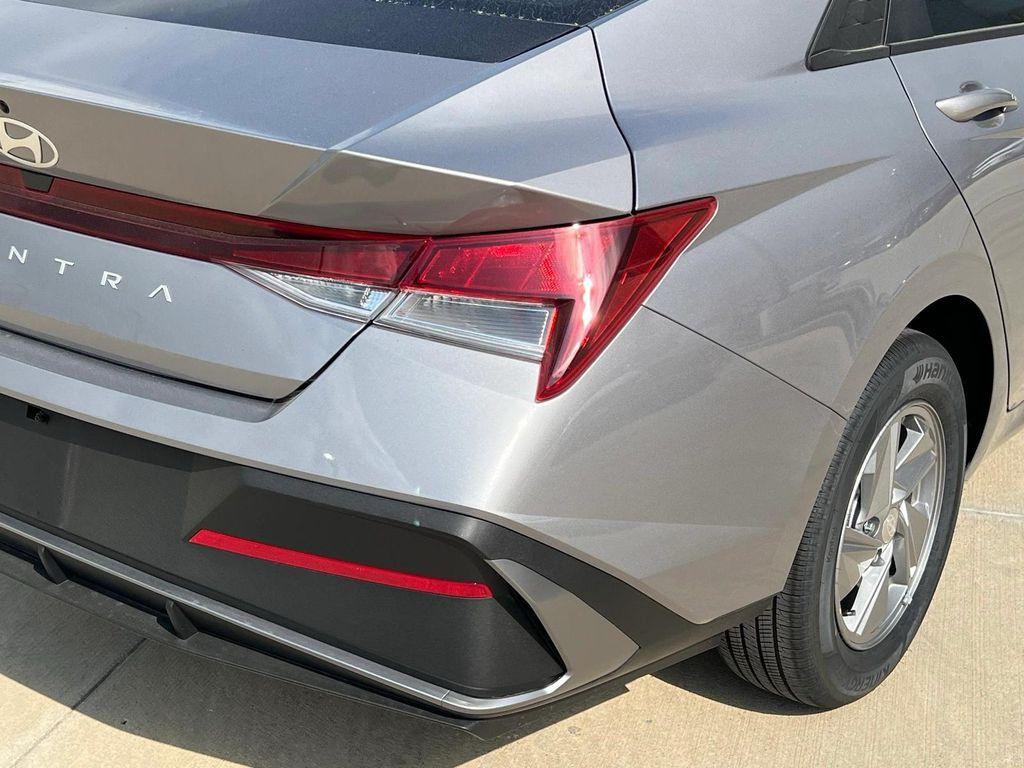 new 2025 Hyundai Elantra car, priced at $22,018