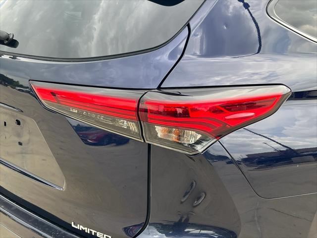 used 2021 Toyota Highlander car, priced at $30,999