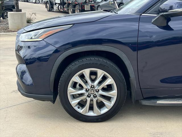 used 2021 Toyota Highlander car, priced at $30,999