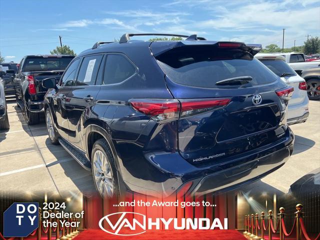 used 2021 Toyota Highlander car, priced at $30,999
