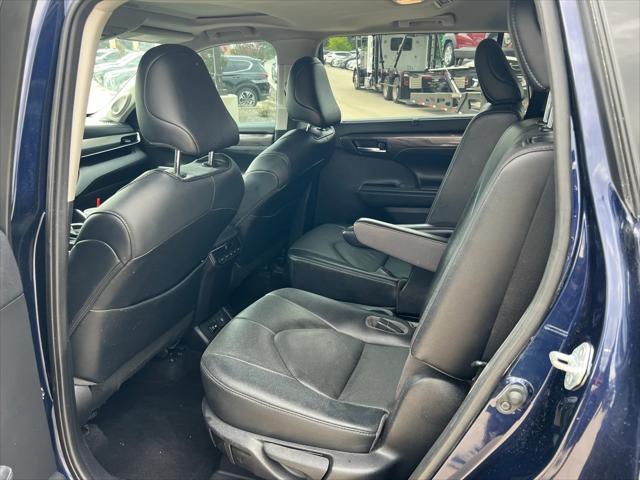 used 2021 Toyota Highlander car, priced at $30,999