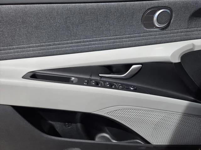 new 2025 Hyundai Elantra car, priced at $29,998