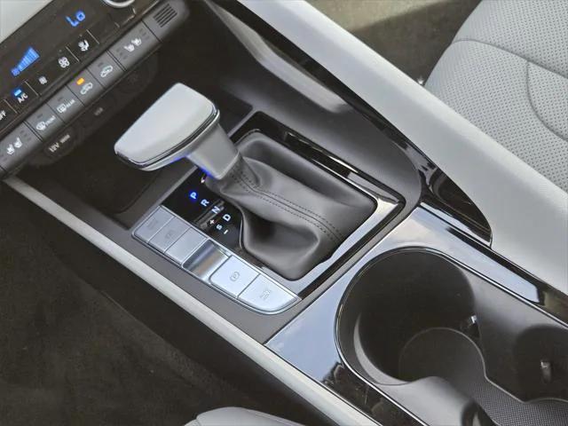 new 2025 Hyundai Elantra car, priced at $29,998