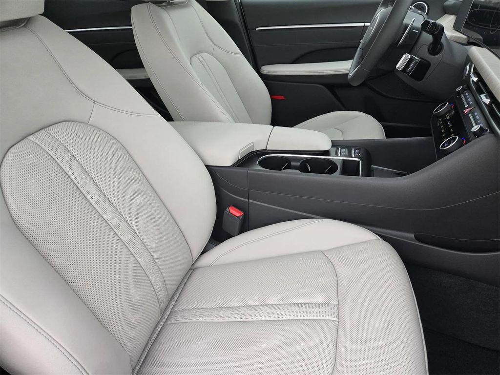 new 2025 Hyundai Sonata Hybrid car, priced at $35,614