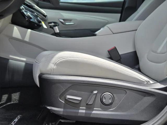 new 2025 Hyundai Tucson car, priced at $30,178