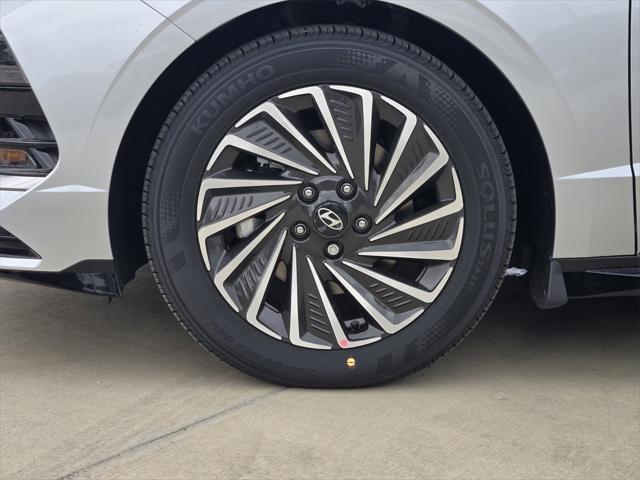 new 2025 Hyundai Sonata Hybrid car, priced at $30,977