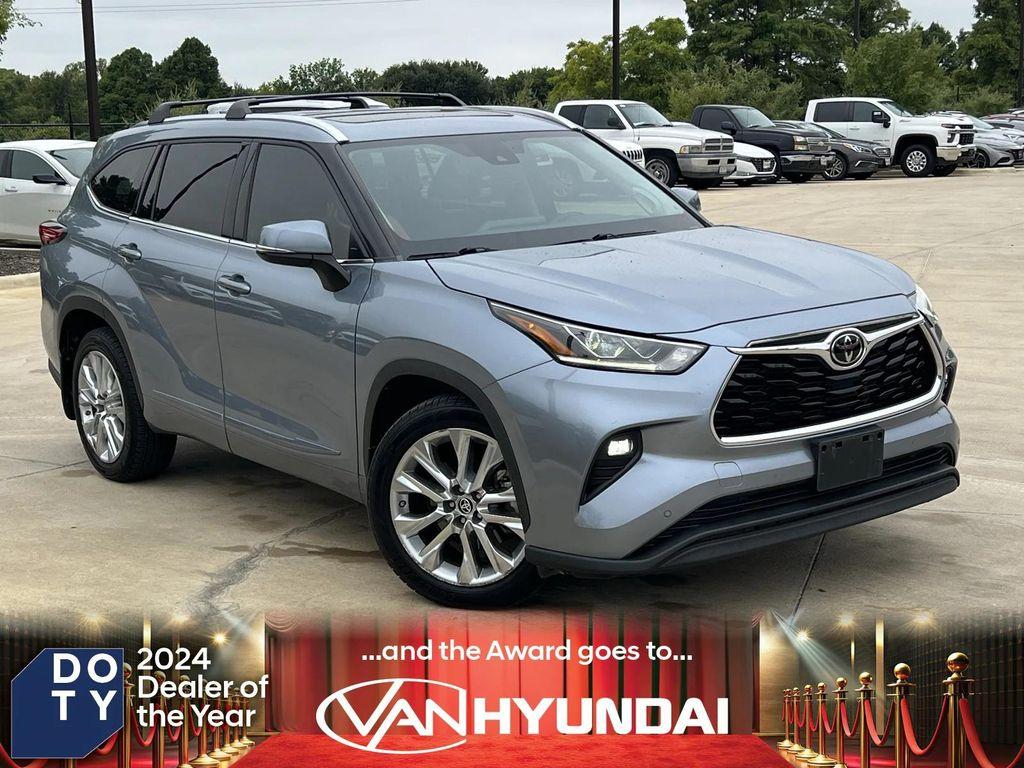 used 2022 Toyota Highlander car, priced at $30,999