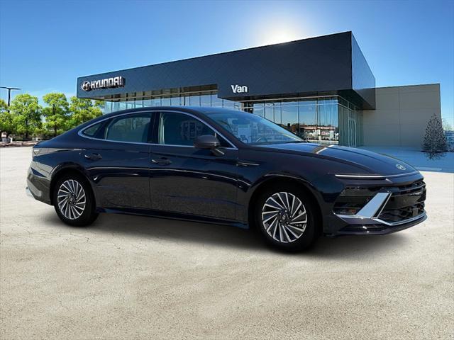 new 2025 Hyundai Sonata Hybrid car, priced at $38,495