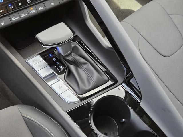 new 2025 Hyundai Elantra car, priced at $26,222