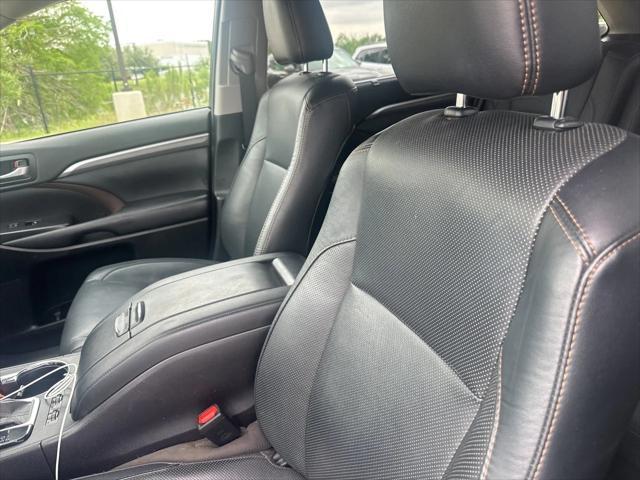 used 2019 Toyota Highlander car, priced at $32,790