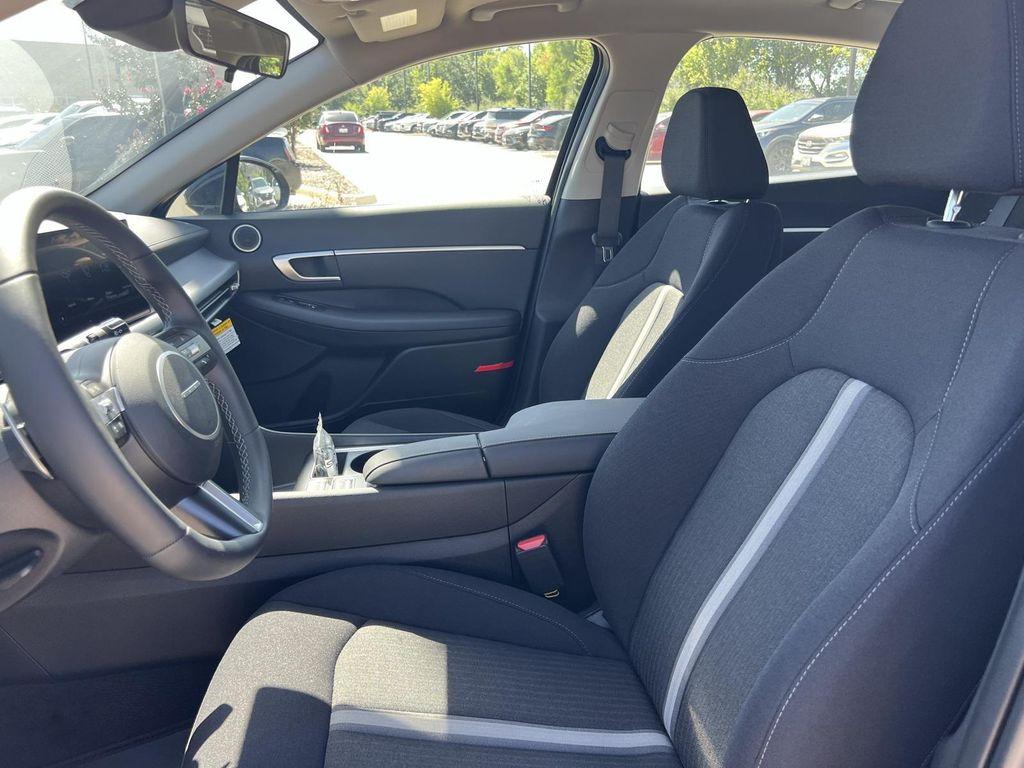 new 2025 Hyundai Sonata Hybrid car, priced at $29,203