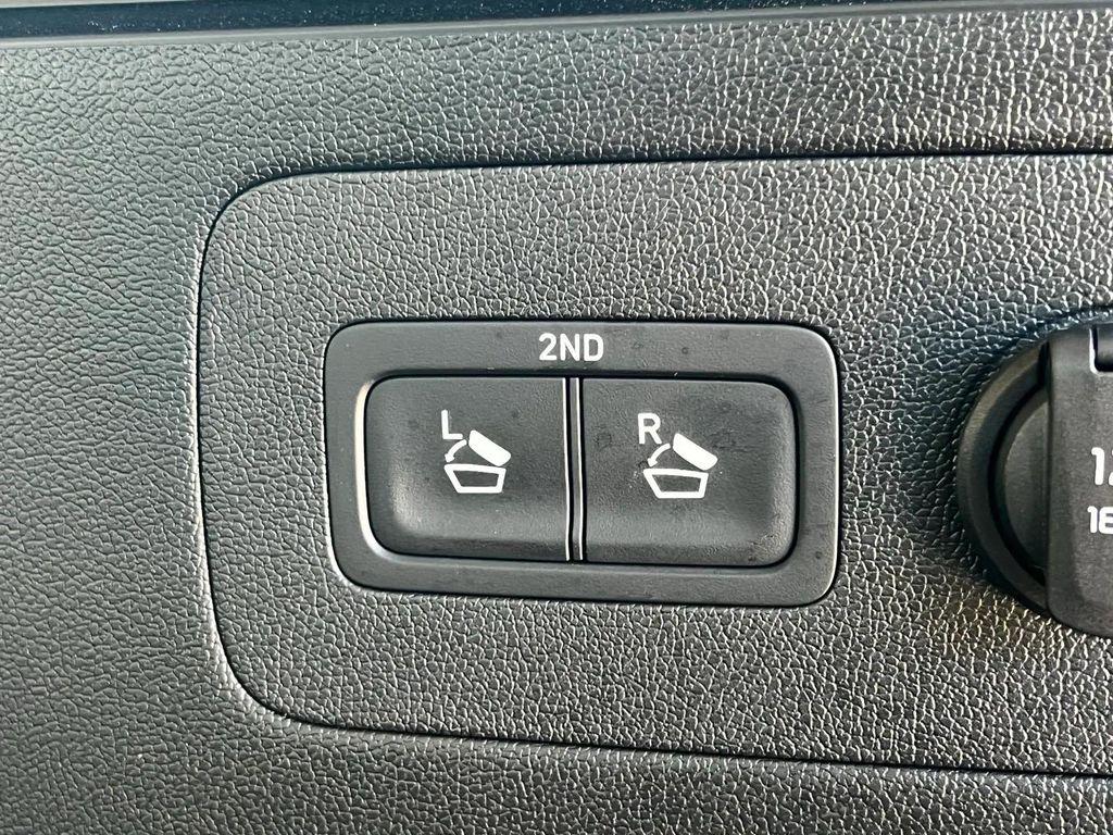 used 2022 Kia Sorento Plug-In Hybrid car, priced at $28,499