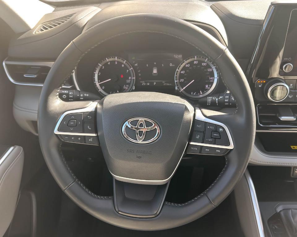 used 2023 Toyota Highlander car, priced at $38,523