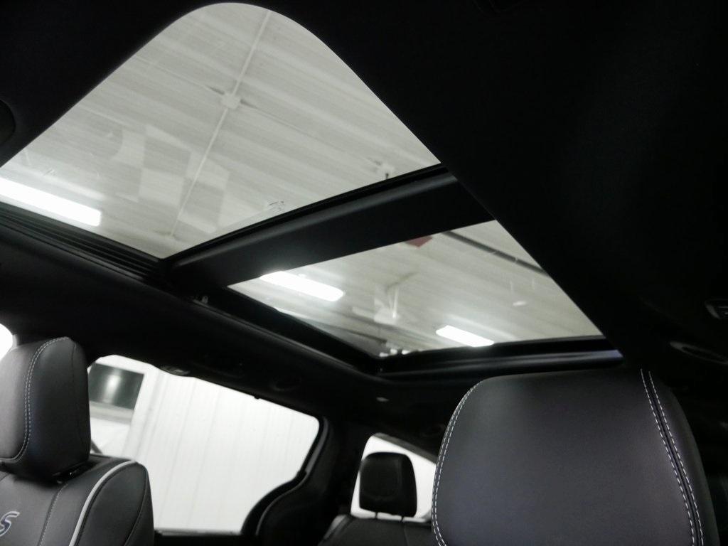 new 2026 Chrysler Pacifica car, priced at $47,993