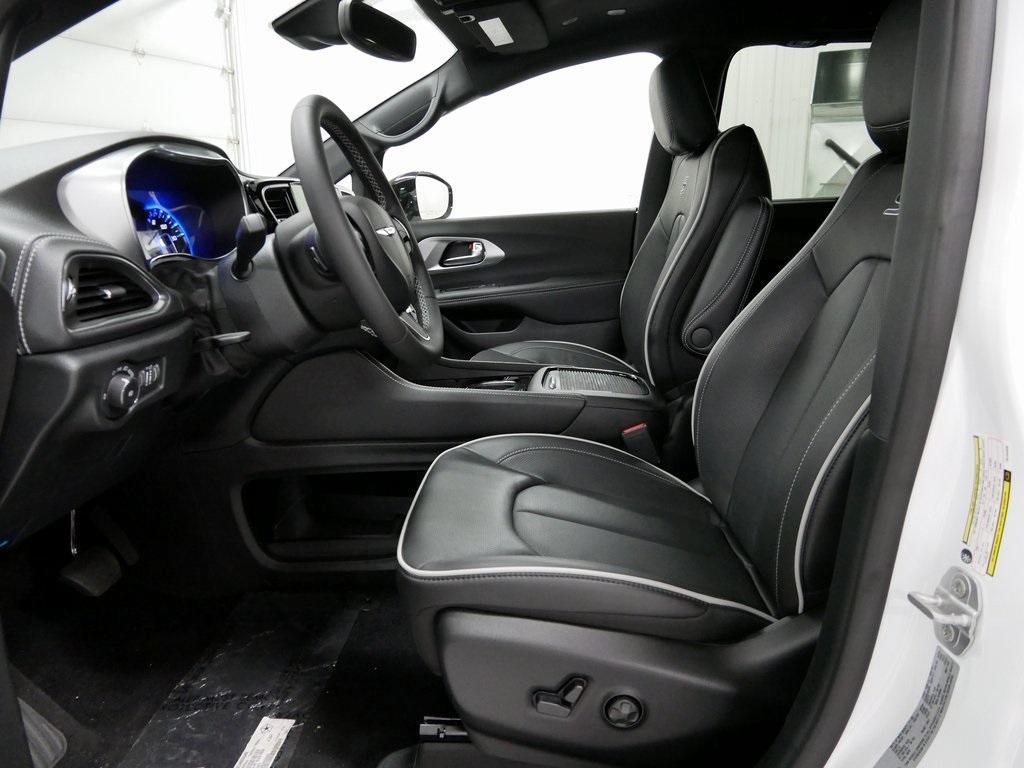 new 2026 Chrysler Pacifica car, priced at $47,993
