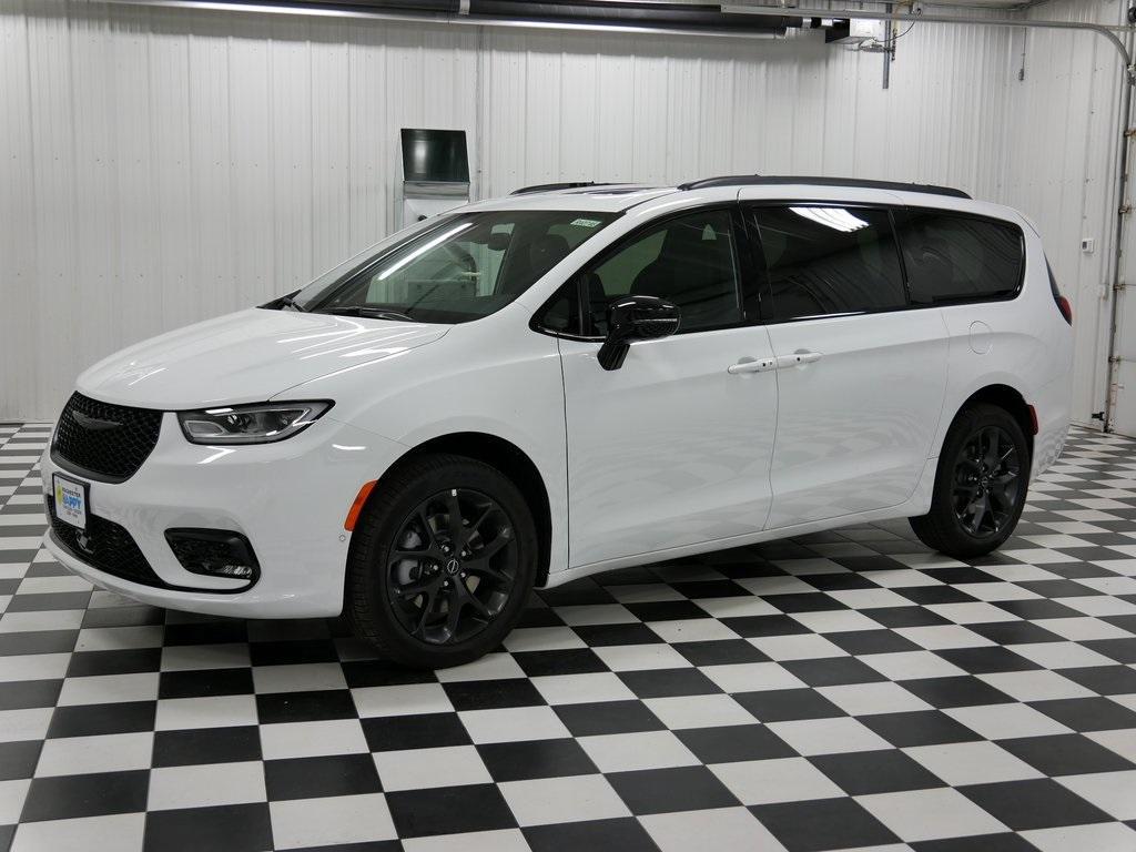 new 2026 Chrysler Pacifica car, priced at $47,993