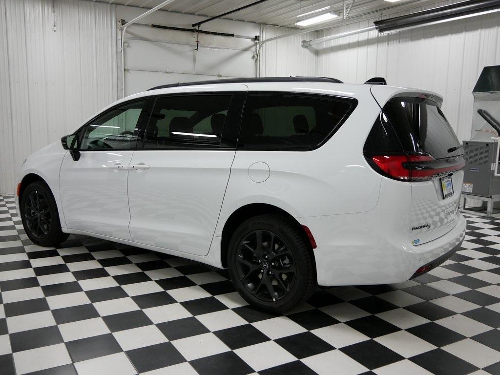 new 2026 Chrysler Pacifica car, priced at $47,993