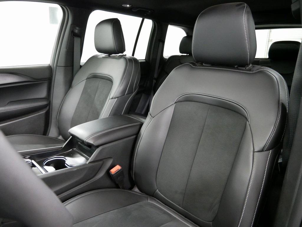 new 2025 Jeep Grand Cherokee car, priced at $39,899