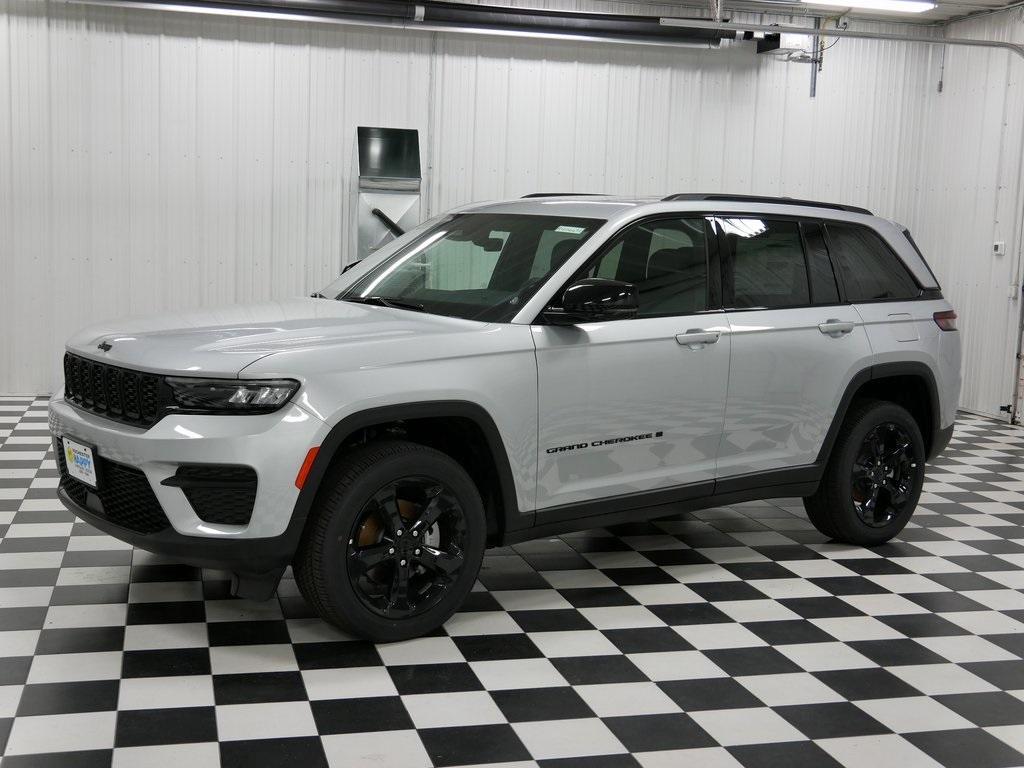 new 2025 Jeep Grand Cherokee car, priced at $39,899