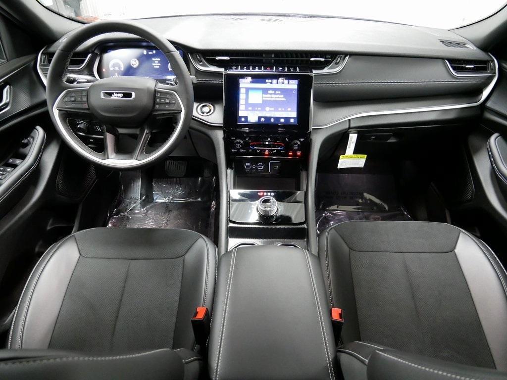 new 2025 Jeep Grand Cherokee car, priced at $39,899