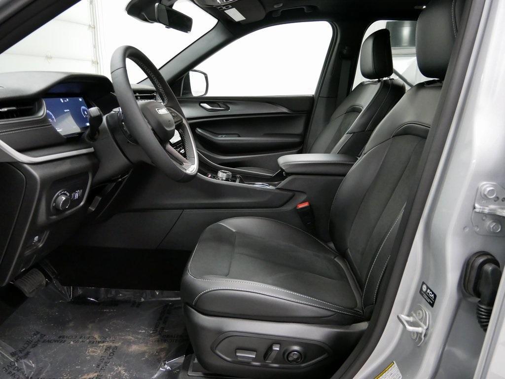 new 2025 Jeep Grand Cherokee car, priced at $39,899