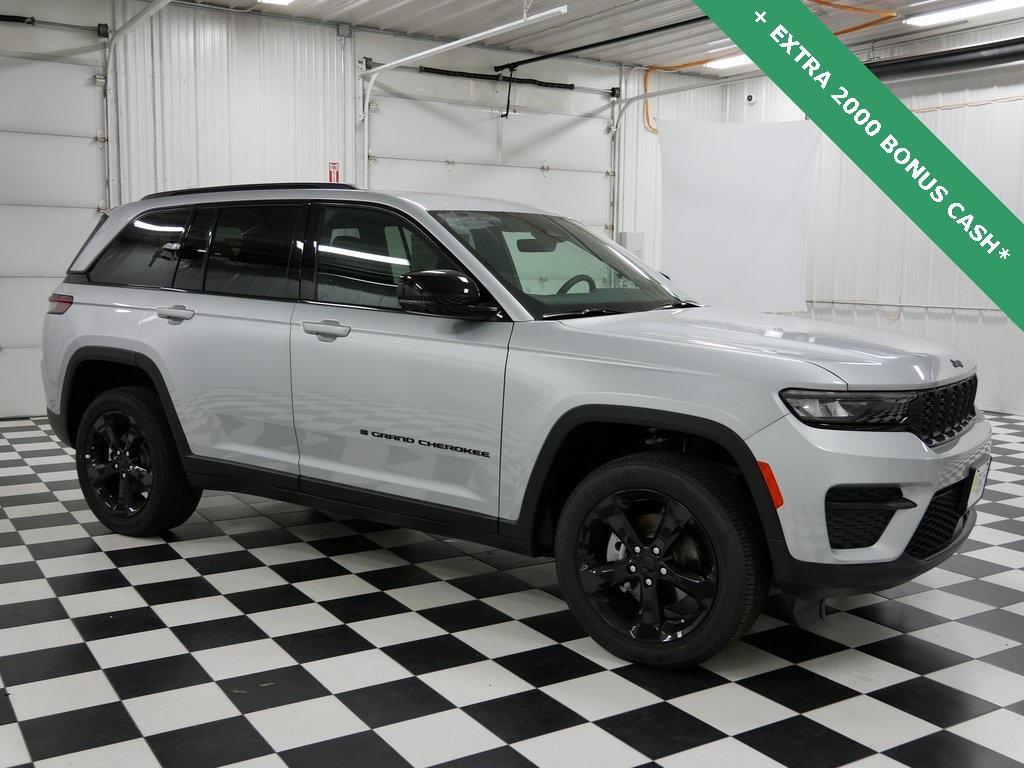 new 2025 Jeep Grand Cherokee car, priced at $39,899