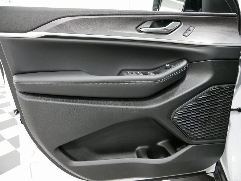 new 2025 Jeep Grand Cherokee L car, priced at $45,873