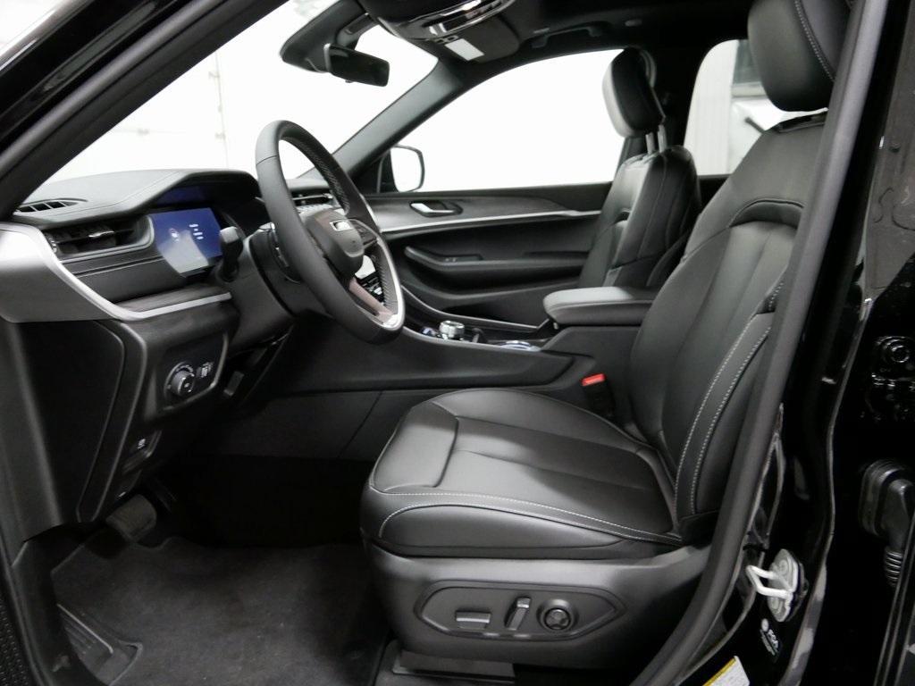 new 2025 Jeep Grand Cherokee car, priced at $44,654