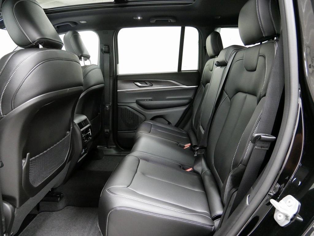 new 2025 Jeep Grand Cherokee car, priced at $44,654