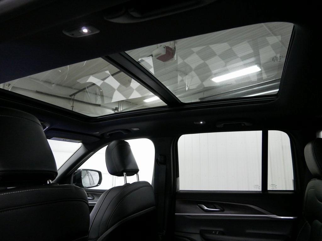 new 2025 Jeep Grand Cherokee car, priced at $44,654