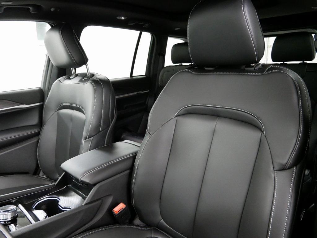 new 2025 Jeep Grand Cherokee car, priced at $44,654