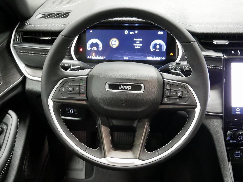 new 2025 Jeep Grand Cherokee car, priced at $44,654